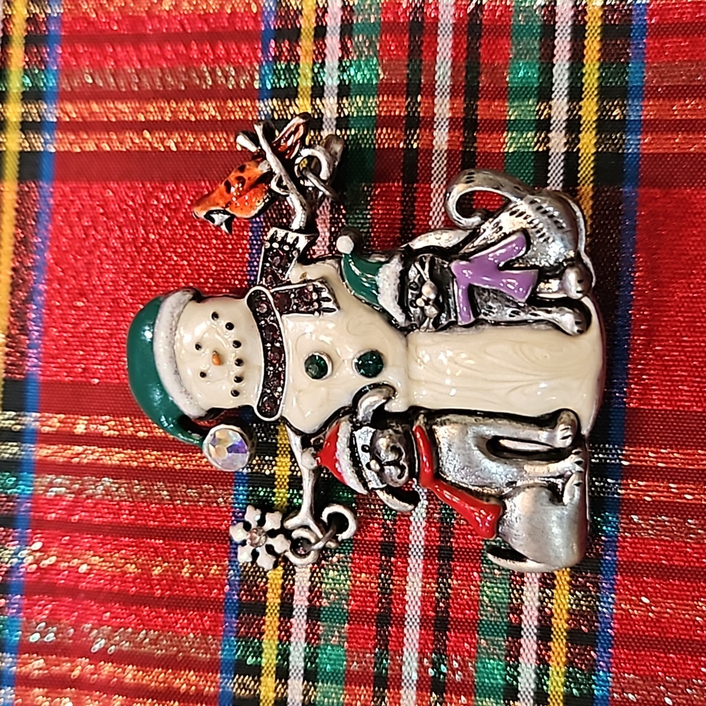 VTG MARKED‎ KC . SNOWMAN WITH DOG AND CAT BROOCH PIN VINTAGE